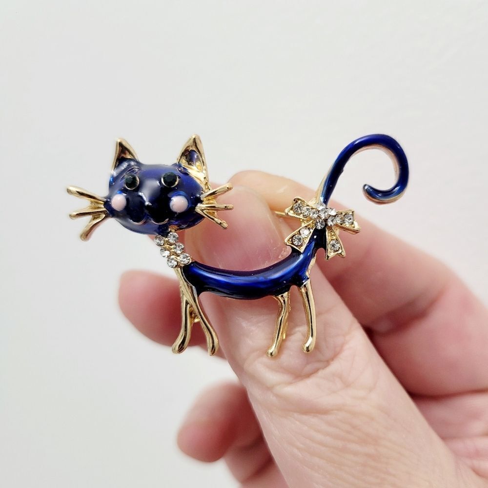 Brand New Gold Tone Blue Cat Rhinestone Brooch Pin - Picture 1 of 7